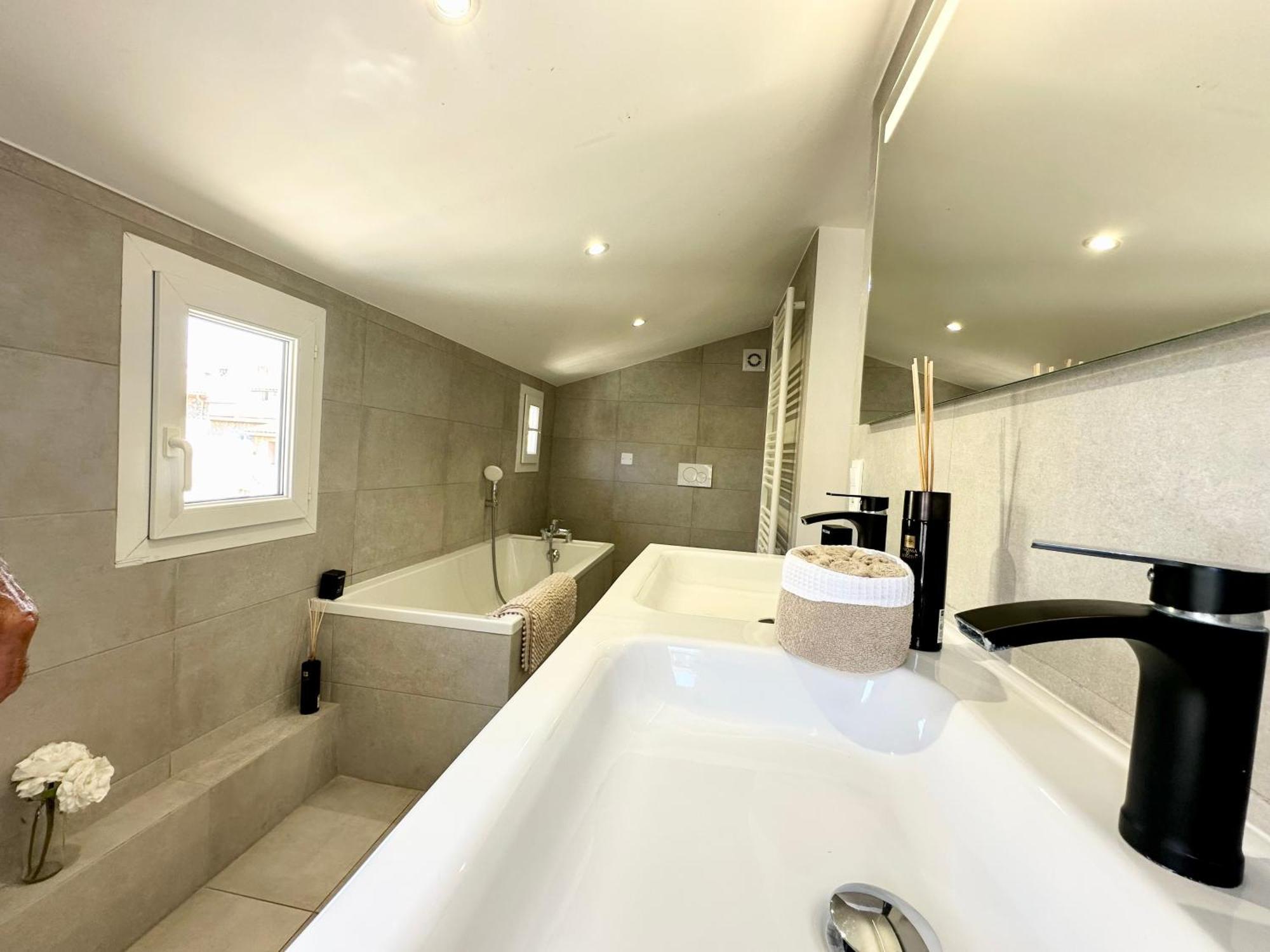Gorgeous Brand New 2 Bedrooms アンティーブ エクステリア 写真